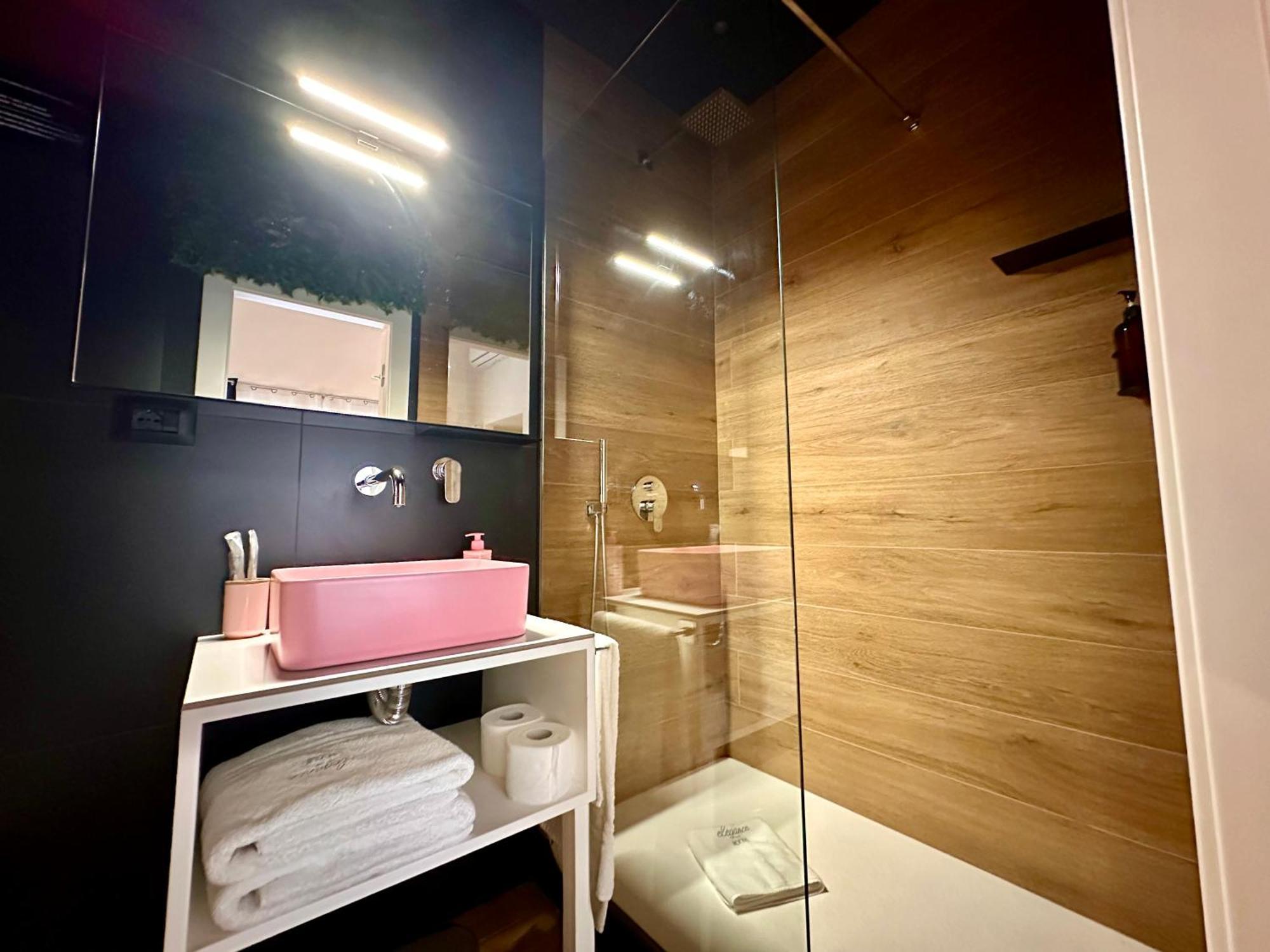 Double Room with Private Bathroom,1567813718:JPEG